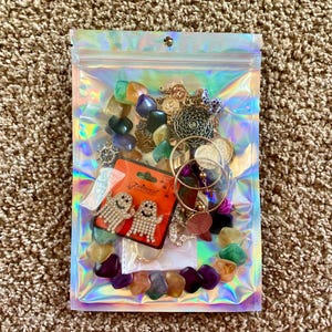 Jewelry Grab Bag | 20 Piece Mixture of Necklaces, Rings, Earrings and more [Pre-Owned]