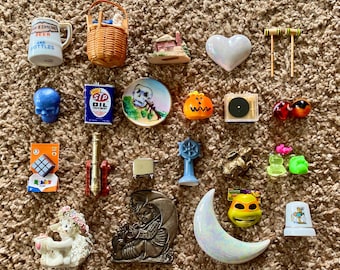 Stare drobiazgi, miniatury i drobiazgi | Miniaturowe domki dla lalek, półki na drobiazgi, tacki do drukarek, pudełka na drobiazgi | Bibeloty | Wybierz sam [używane]
