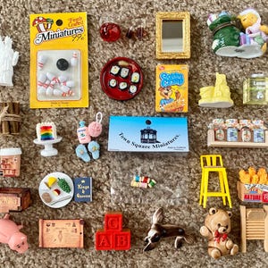Vintage Mini Prydnadssaker - Dockhus, Skrivarbricka & Hylla Dekor