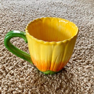 Vintage (1990s) Pier 1 Imports Yellow Sunflower Daisy Floral 12oz. Dolomite Coffee Mug w/ Scallops | Flower Mug & Kitchenware [Pre-Owned]