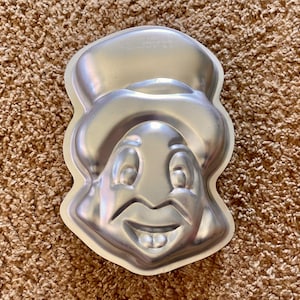 Vintage (1976) Disney &quot;Jiminy Cricket&quot; 8&quot; Cake Baking Metal Pan Mold by Wilton | Make Your Own Cake [Pre-Owned]