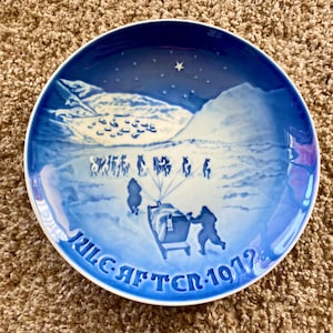 Vintage (1971) &quot;Christmas at Home&quot; 7&quot; Porcelain Holiday Plate from B&G Copenhagen Denmark [Pre-Owned]
