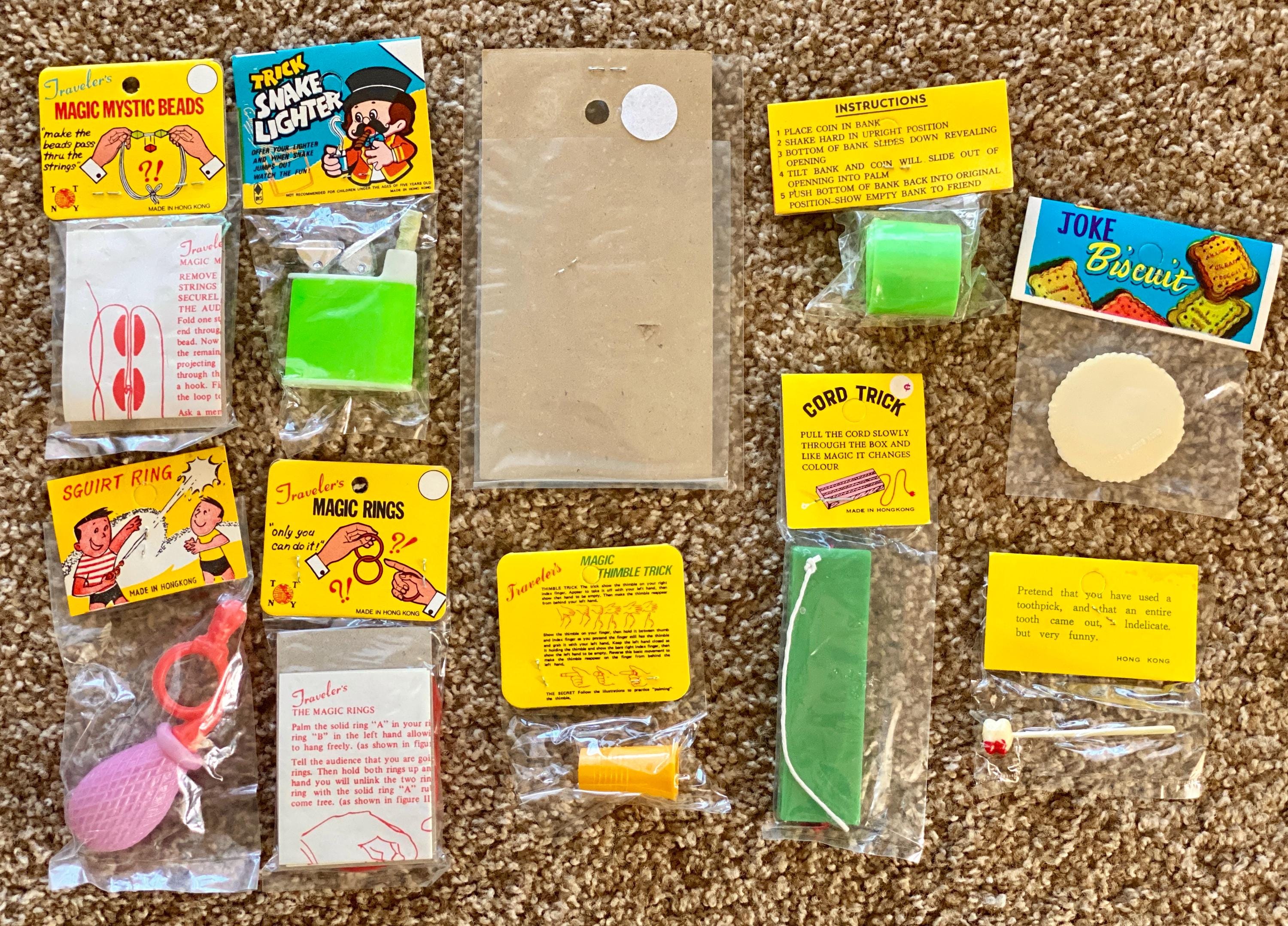 マジック用品　当時物　 奇術用品　古典手品 アンティーク Amazon | 昭和 レトロ ミニマジックシリーズ 台紙 12付き 倉庫品