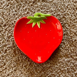 Vintage (1960) Strawberry Ceramic 6&quot; Plate / Trinket Dish / Jewelry Tray by Rosenthal Japan | Vintage Fruit Decor [Pre-Owned]