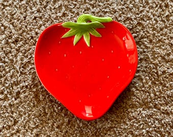 Vintage (1960) Strawberry Ceramic 6&quot; Plate / Trinket Dish / Jewelry Tray by Rosenthal Japan | Vintage Fruit Decor [Pre-Owned]