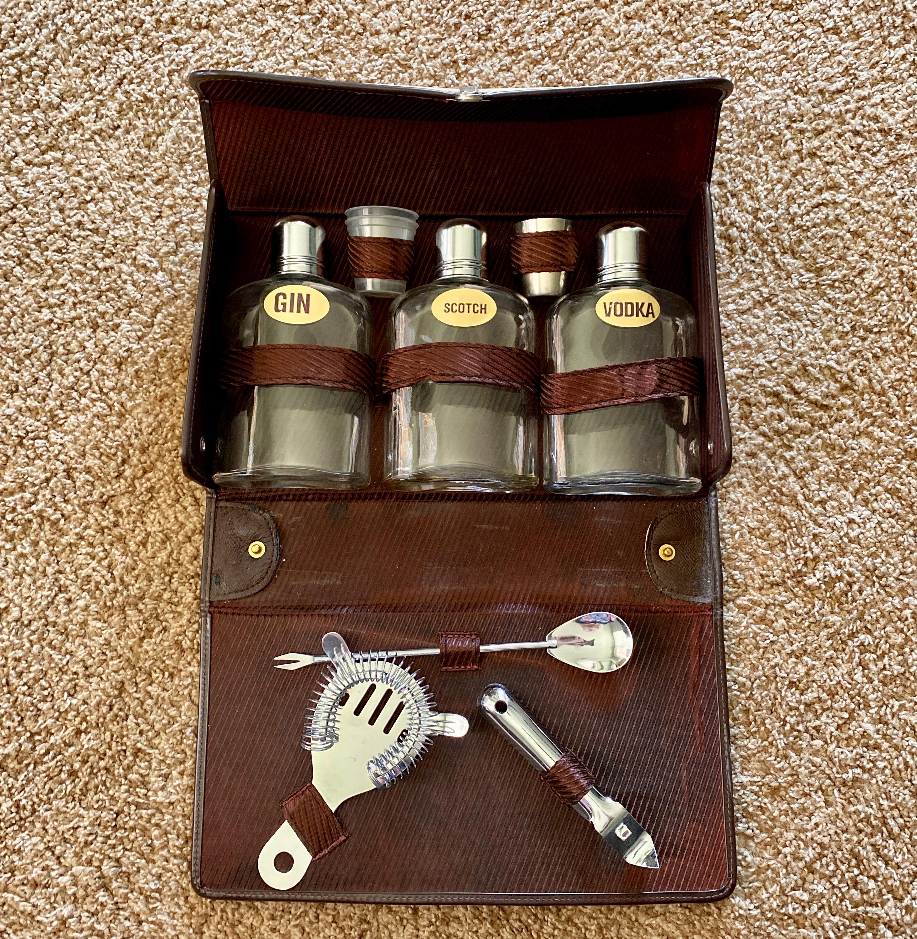 【2025】三越のお歳暮・冬ギフト Vintage Travel Bar Set - Etsy 快適グッズ・旅行小物