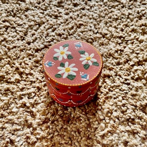 Vintage Floral Hand-Painted Folk Art Paper Mache Trinket Box w/ Lid | Ring Dish | Jewelry Box [Pre-Owned]