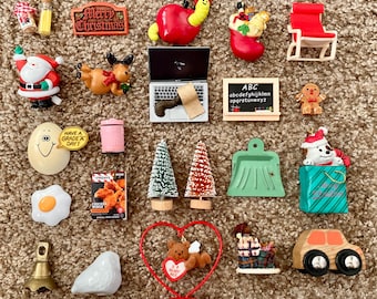 Vintage Miniature Trinkets, Dollhouse Knick-Knacks [Pre-Owned]