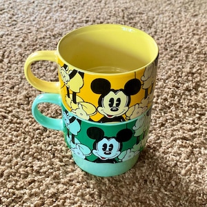Zeldzame vintage (jaren 90) Disney stapelbare Mickey Mouse keramische koffiemok set van 2 | Mokken stapelen | Disney Kitchen [gebruikt / gechipt]