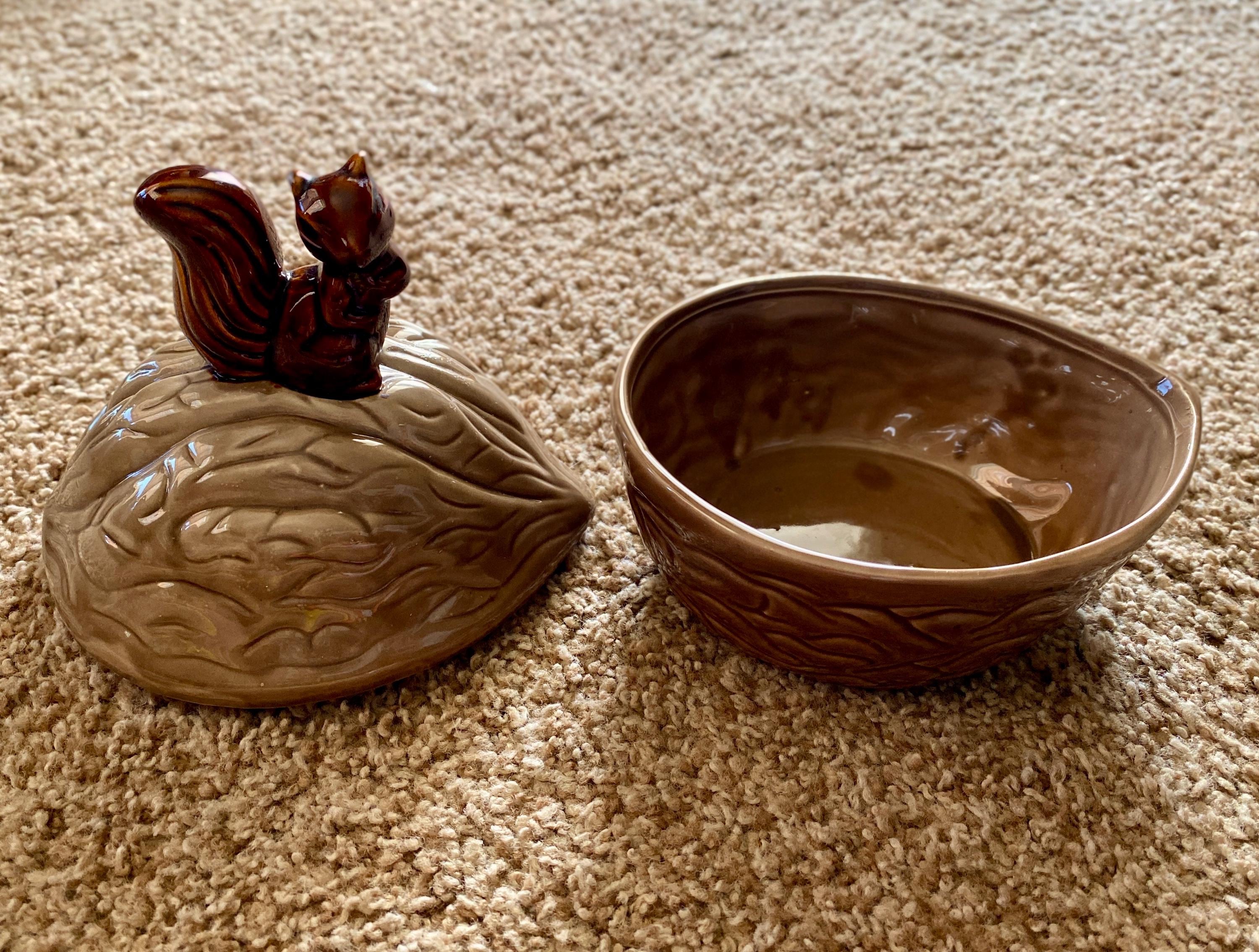 ヴィンテージのリスの蓋付きキャンディ皿：ミッドセンチュリーの陶器製