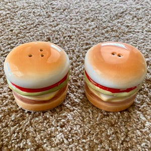 Vintage Large Cheeseburger Ceramic Salt & Pepper Shakers Set | Unique Kitchenware | Cheeseburger Decor | Burger Decor [Pre-Owned]