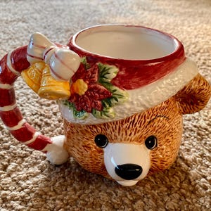 Vintage (1995) Extra Large 20oz. Christmas Teddy Bear Ceramic Coffee / Tea Mug | Holiday Christmas Mug [Pre-Owned]