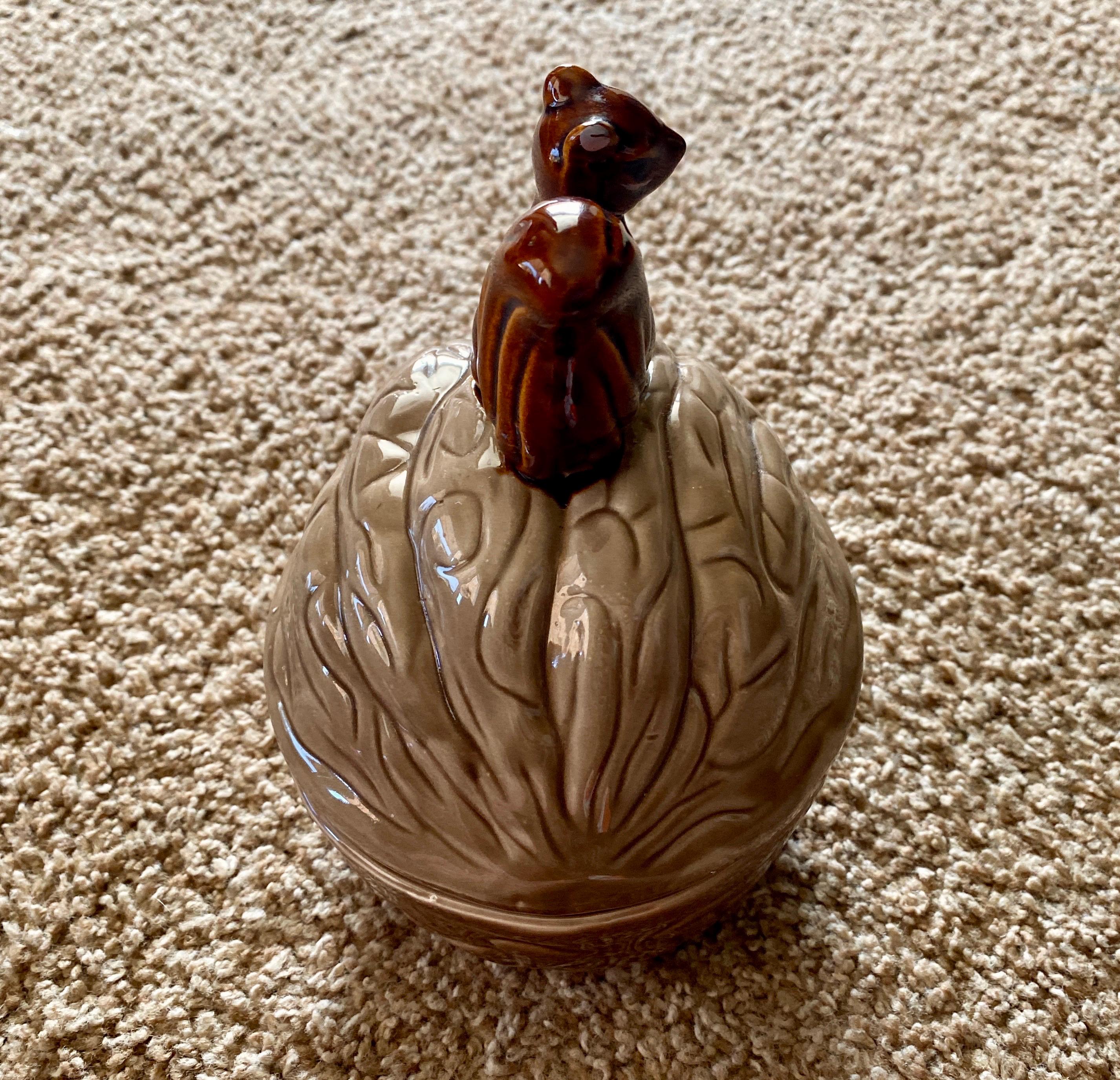 ヴィンテージ　陶器小物入れ　リス ヴィンテージのリスの蓋付きキャンディ皿：ミッドセンチュリーの陶器製