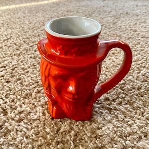 Tazza vintage (1976) Frankoma Pottery &quot;Uncle Sam&quot; 600 Toby / smaltata in rosso centenario [usata]