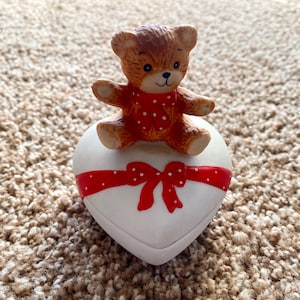 Vintage (1980) Teddy Bear Heart Ceramic Trinket Box / Ring Dish / Jewelry Box | Holiday Christmas Valentines [Pre-Owned]
