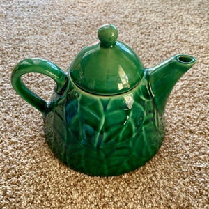 Vintage Pier 1 Imports Jade Leaves Green Stoneware Exclusieve Collectie Theepot met Deksel | 7" hoog [tweedehands]