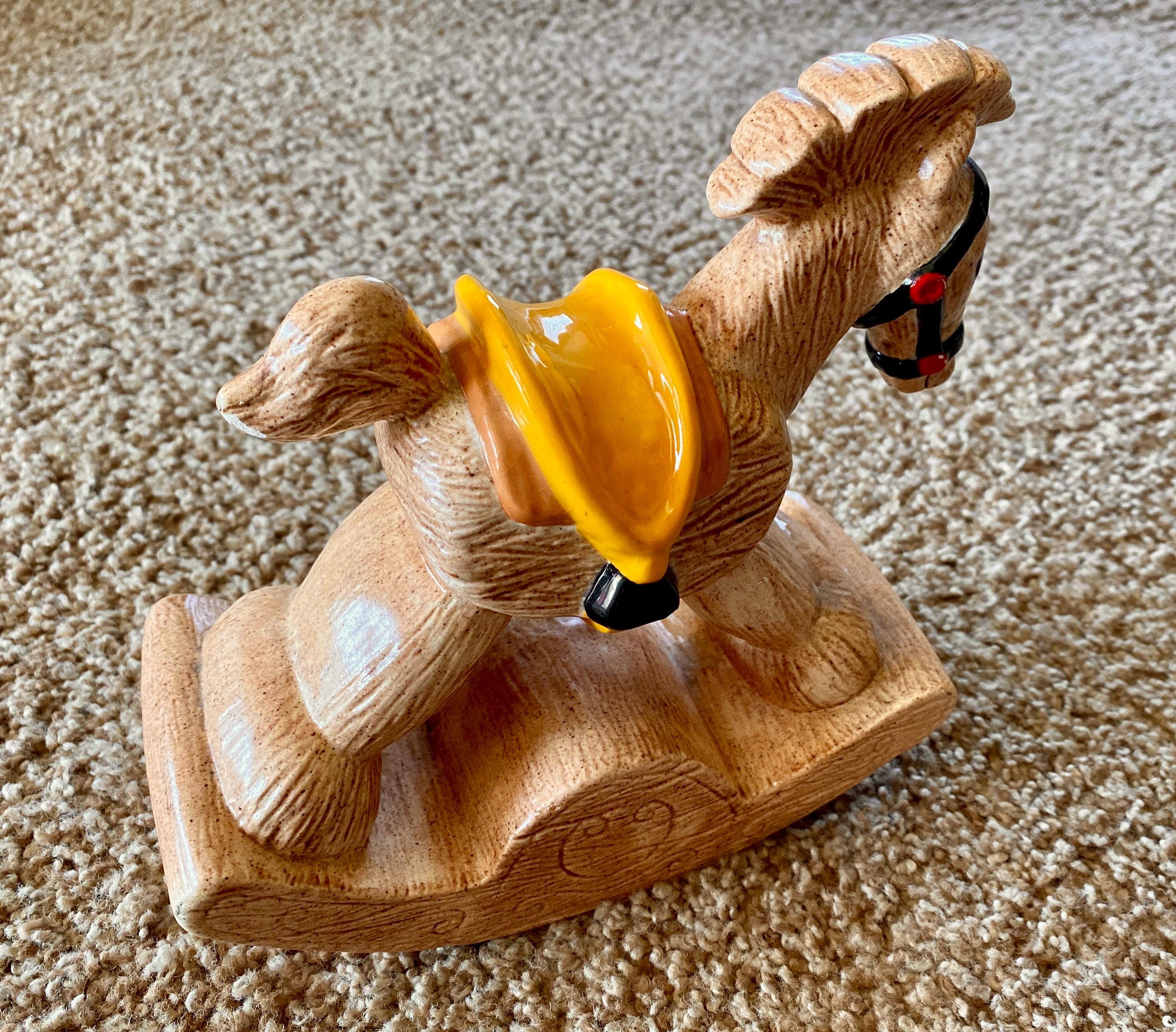 希少なヴィンテージ（1985年）陶器製ロッキングホース装飾置物像