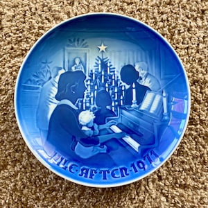 Vintage (1972) &quot;Christmas in Greenland&quot; 7&quot; Porcelain Holiday Plate from B&G Copenhagen Denmark [Pre-Owned]
