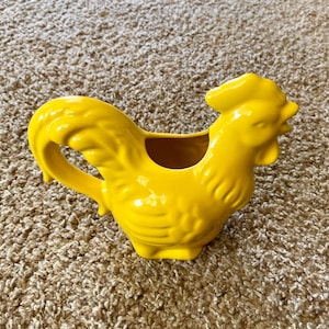 Yellow Rooster Creamer: 7&quot; Ceramic Farmhouse Decor