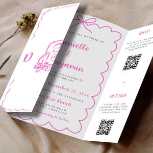 以下が含まれることがあります： ピンクと白の結婚式の招待状。ピンクの車のイラストと「Danielle & Benjaminの結婚式」と「2026年11月21日」の文字が書かれています。