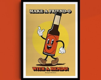 Puede incluir: Un póster enmarcado con una ilustración de dibujos animados de una botella de cerveza con una cara sonriente, brazos y piernas. El póster tiene el texto "MAKE A FRIEND-O" en la parte superior y "WITH A HENDO!" en la parte inferior, con "Strong & Northern" debajo.