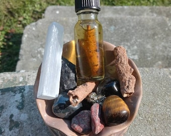 Blessed Prayer and Protection Hoodoo Oil with Basil and Bay -- 100% Handcrafted for Prayer, Ritual, Protection, Divination, Bath and Body