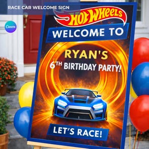 Op de afbeelding: Een Hot Wheels-welkomstbord voor een verjaardagsfeestje. Het bord toont "WELCOME TO RYAN'S 6TH BIRTHDAY PARTY!" met een blauwe en zwarte raceauto en "LET'S RACE!" op een houten ezel.