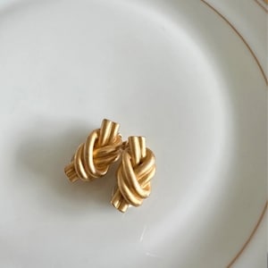 Agatha Paris Vintage Ohrringe – Vergoldete Clip-Ons mit gedrehtem Knoten – Zeitlose Eleganz