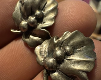 Vintage Mid-Century Women's Sterling Silver Antique Screw-Back Floral Earrings