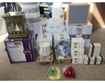 Lot (7) Scentsy Wachs Stövchen W/Box Glühbirnen & Wachs 4 Full-Size 2 Plug In's
