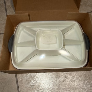 Pampered Chef Chillzanne Rectangle Server Tray & Lid Veggie Deviled Eggs