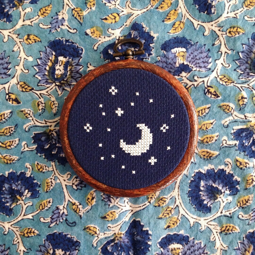 Moon & Stars Embroidery Hoop / Cross Stitch Art - Etsy