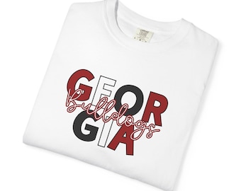 Camiseta unisex Brooke and Bear de los Georgia Bulldogs, colores cómodos, ropa deportiva de Georgia, camiseta para el día del partido, ¡Vamos Dawgs!, UGA, fútbol americano de Georgia