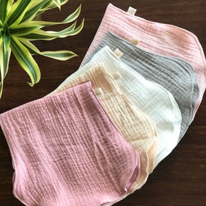Stylish Girl Burp Cloth Set of 5 - Organic Cotton Double Gauze - Baby Shower Gift - Spit up, Spills and Drool