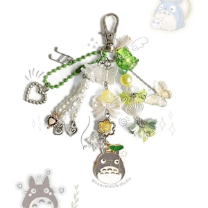 Llavero con cuentas de espíritu del bosque hecho a mano, un bonito accesorio inspirado en el anime, un regalo estético para fans de los dibujos animados, estilo cottagecore.