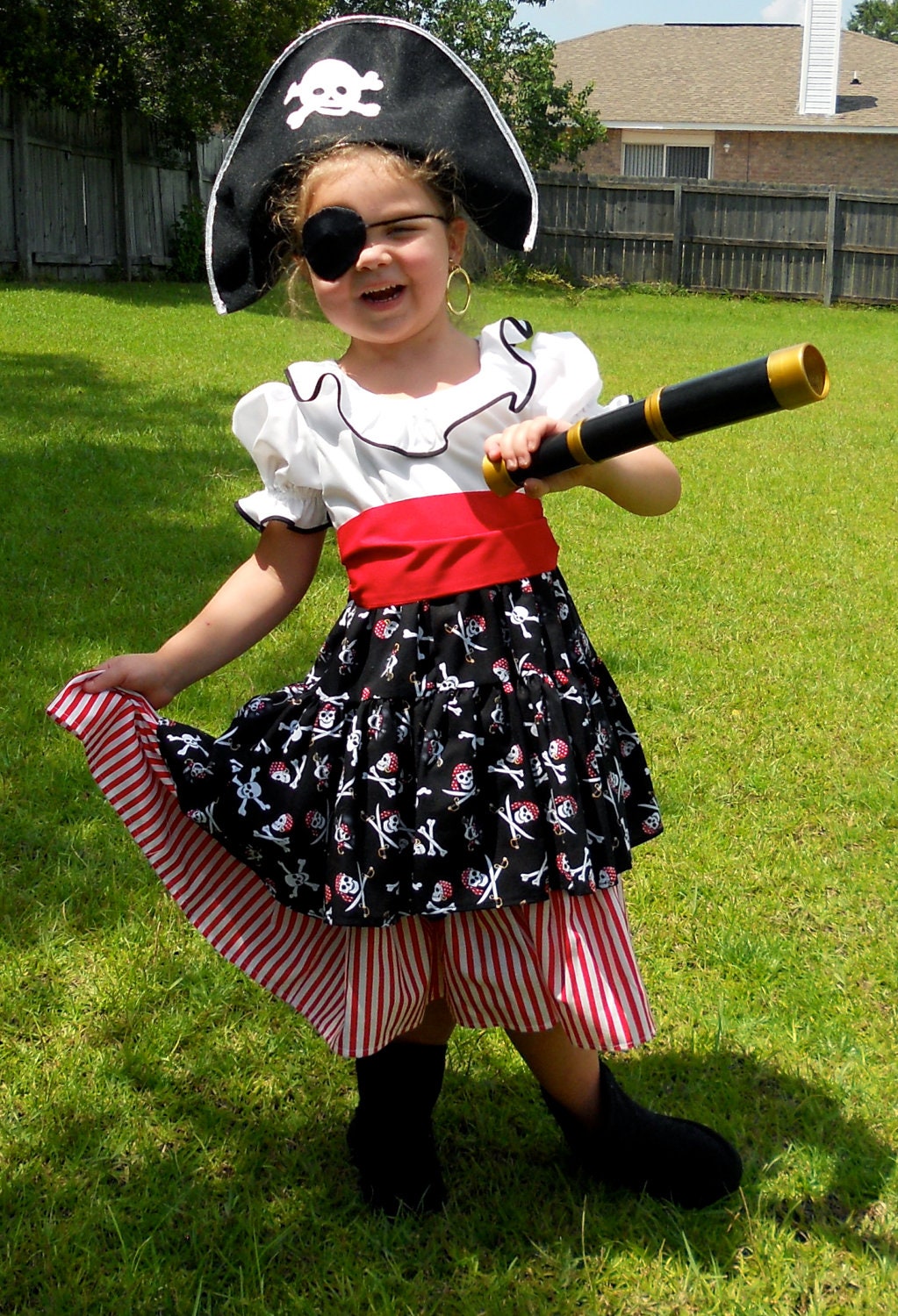 Girls Pirate Costume / Dress up / Size 2 T picture