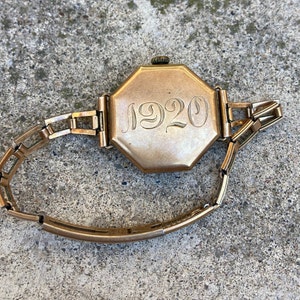 Rare 1920&#39;s ELGIN 15 Jewels Swiss Made Ladies Watch