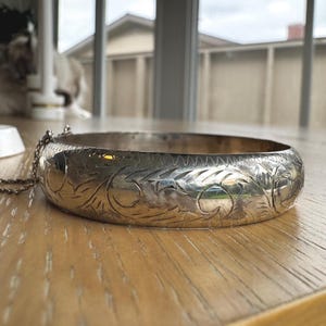 Vintage Sterling Silver Etched Bangle Bracelet **17 Grams**