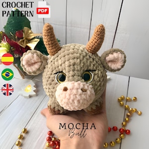 縫うのが簡単なブルのあみぐるみパターン、DIYのかわいい農場のぬいぐるみ、かぎ針編みのぬいぐるみの英語チュートリアル（PDF形式）、自分で作る