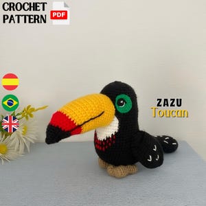 リアルなトロピカルザズーオオハシのかぎ針編みパターン、カラフルなジャングルバードのぬいぐるみ、保育園の装飾用手作りギフト、英語PDFファイル、すぐにダウンロード可能