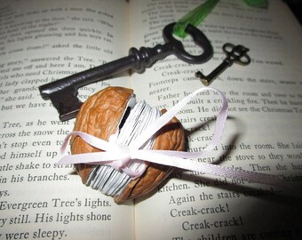 Nutshell Tiny Bird Book: Miniature Watercolor Art