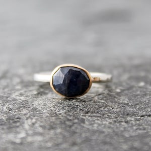 Blue Sapphire Ring with 14k Gold Setting and Hammered Sterling Silver Band, US size 7