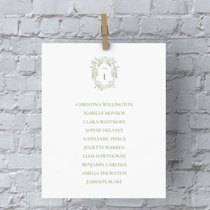 Plantilla editable de Canva para plano de asientos de boda con escudo vintage verde, tarjeta para asignar asientos en la recepción, tarjetas imprimibles para el plano de asientos de mesa, C1