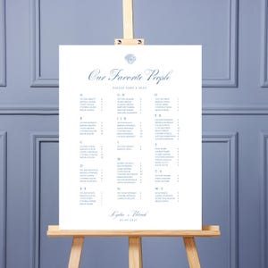Modello modificabile per la tabella alfabetica dei posti a sedere per matrimonio con conchiglia blu su Canva, planimetria personalizzata per ricevimento in spiaggia, cartello per posti a sedere per matrimonio in spiaggia, SS