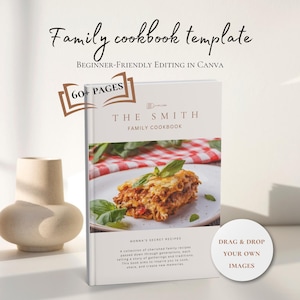 Peut inclure: Un livre de cuisine blanc intitulé "The Smith Family Cookbook" avec une photo de lasagnes sur la couverture. Le texte "Family cookbook template" et "Beginner-Friendly Editing in Canva" sont en haut. Le livre a plus de 60 pages.