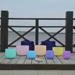 432HZ Perfect Pitch 7 Pieces 6&#39;&#39;-12&#39;&#39;/8&#39;&#39;-14&#39;&#39; Ultralight Quartz Crystal Singing Bowls Set With Carry Case and Free Mallets