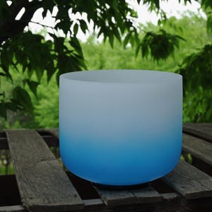 432Hz Crystal Singing Bowl - 8 Inch Throat Chakra, Gradient Blue