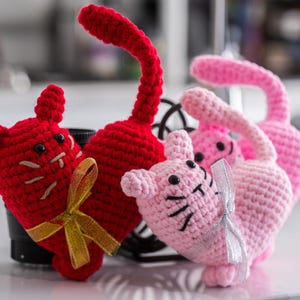 Valentines Day Plushie, Heart Shaped Crotchet Cat Plushie, Valentine's Day Gift, Gift for her, Heart Crotchet Cat