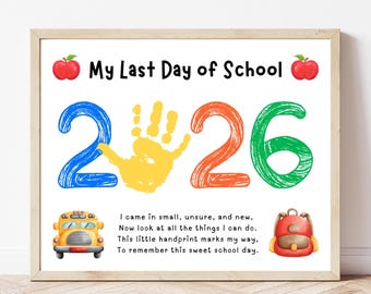 Puede incluir: Un cartel enmarcado con el texto "My Last Day of School" y los números "2 2 6" en azul, naranja y verde. Una huella de mano amarilla está en el centro. Incluye un autobús escolar, una mochila y un poema.