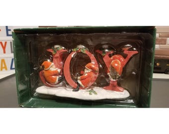 Nuevo portavelas de Papá Noel de Hallmark Marjolein Bastin, diseño "Alegría Navideña con Pájaros".